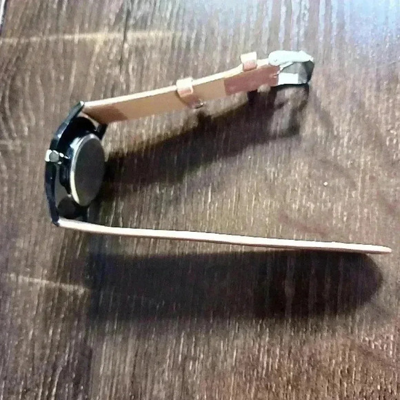 Rosie Quartz watch - Picture 5 of 5